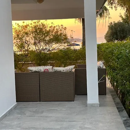 Villa Relaxing By The *
