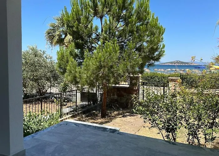 וילה Relaxing By The