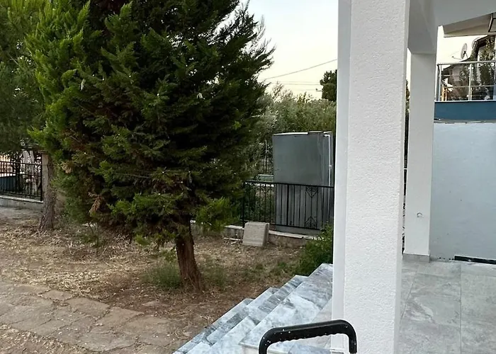 Relaxing By The וילה *