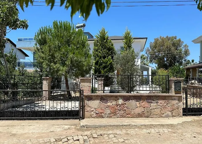 Relaxing By The וילה Ayvalı