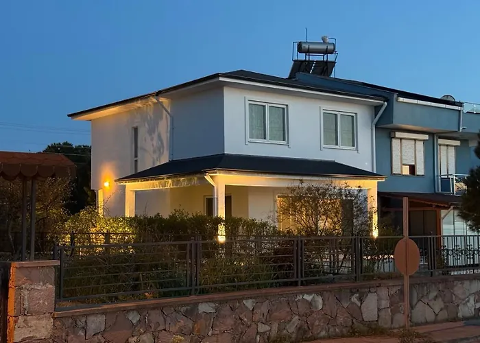 וילה Relaxing By The