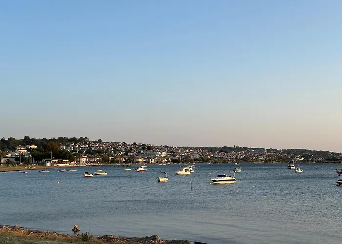 וילה Relaxing By The *